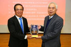 董事長獲頒二代菁英獎
